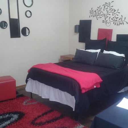 Larona Inn Mafikeng Exterior foto